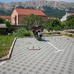 250 Meter Zum 2 Km Langen Apartman