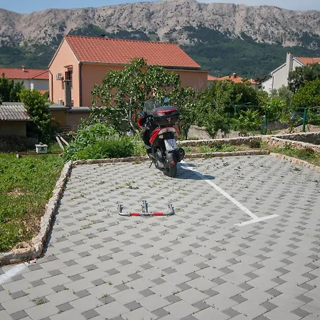 250 Meter Zum 2 Km Langen Strand * Baska (Krk)