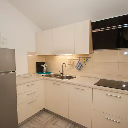 250 Meter Zum 2 Km Langen Strand * Baska (Krk)